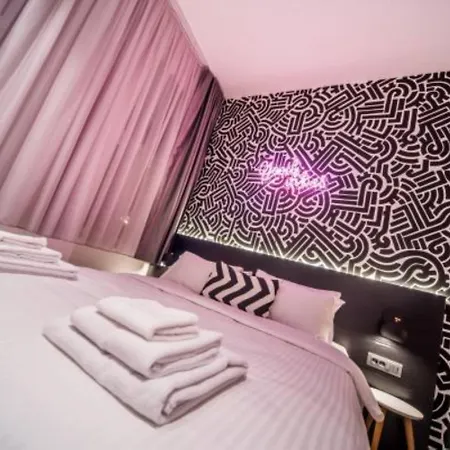 Marienplatz 3* ポドゴリツァ