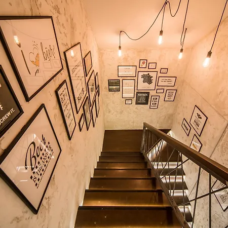 Marienplatz ホテル ポドゴリツァ