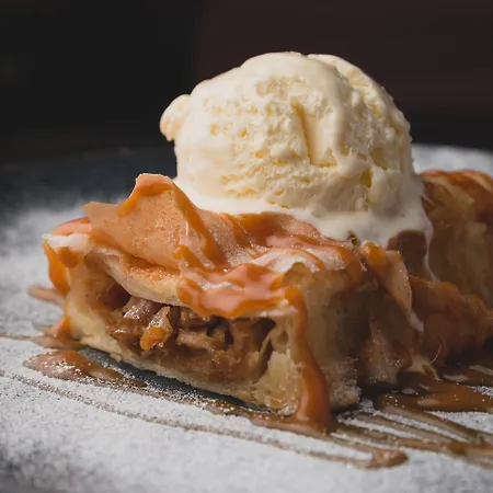 Marienplatz Отель Подгорица