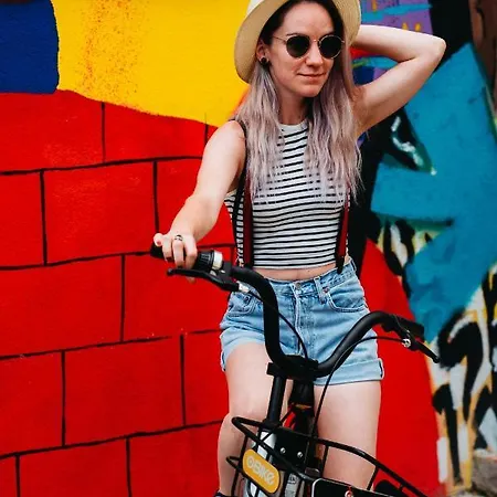 Marienplatz Отель Подгорица