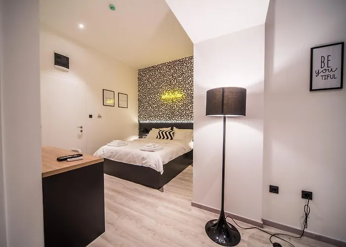 ホテル Marienplatz ポドゴリツァ