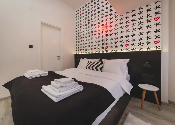 Marienplatz 3* ポドゴリツァ